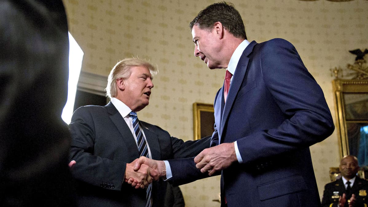Trump ja Comey kättelevät