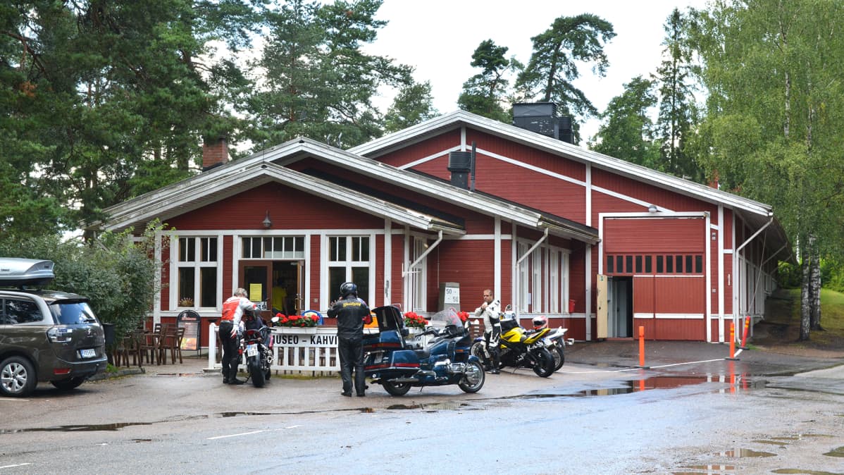 Vehoniemen automuseo ulkoa.