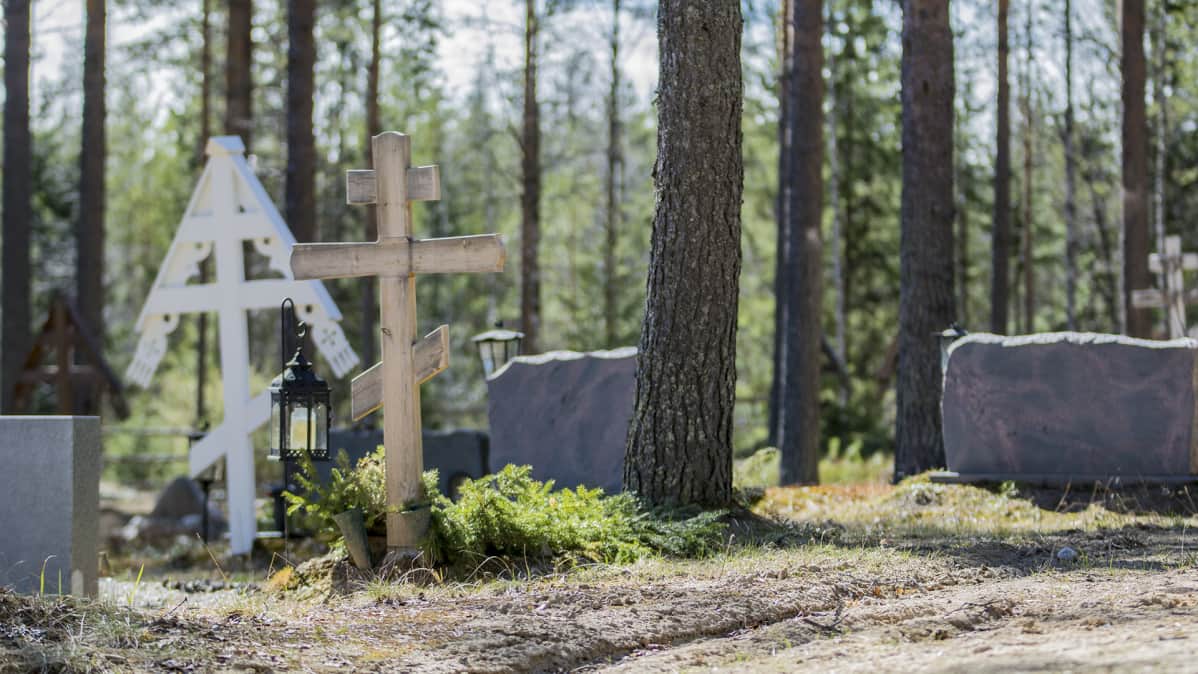 Ortodoksien hautausmaa Kajaanissa.