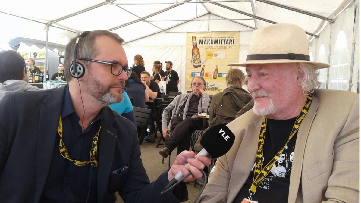 Elokuvantekijä Neil Hardwick on Sodankylän elokuvajuhlilla viidettä kertaa. Tässä hän on Tapio Räihän haastateltavana