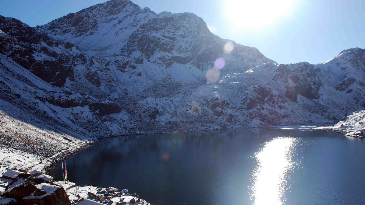 Langtang-järvi Himalajalla Nepalissa.