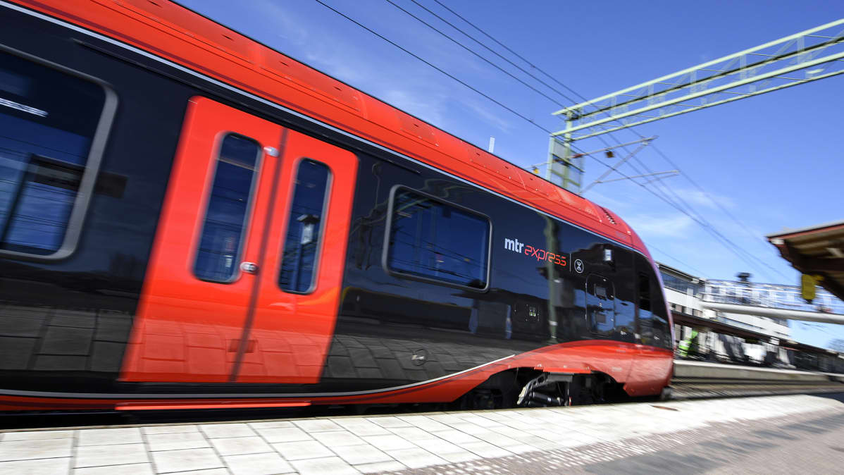 Kiinalaisomistuksessa olevan MTR Express -yhtiön juna kuvattuna Tukholmassa 24. maaliskuuta 2015.