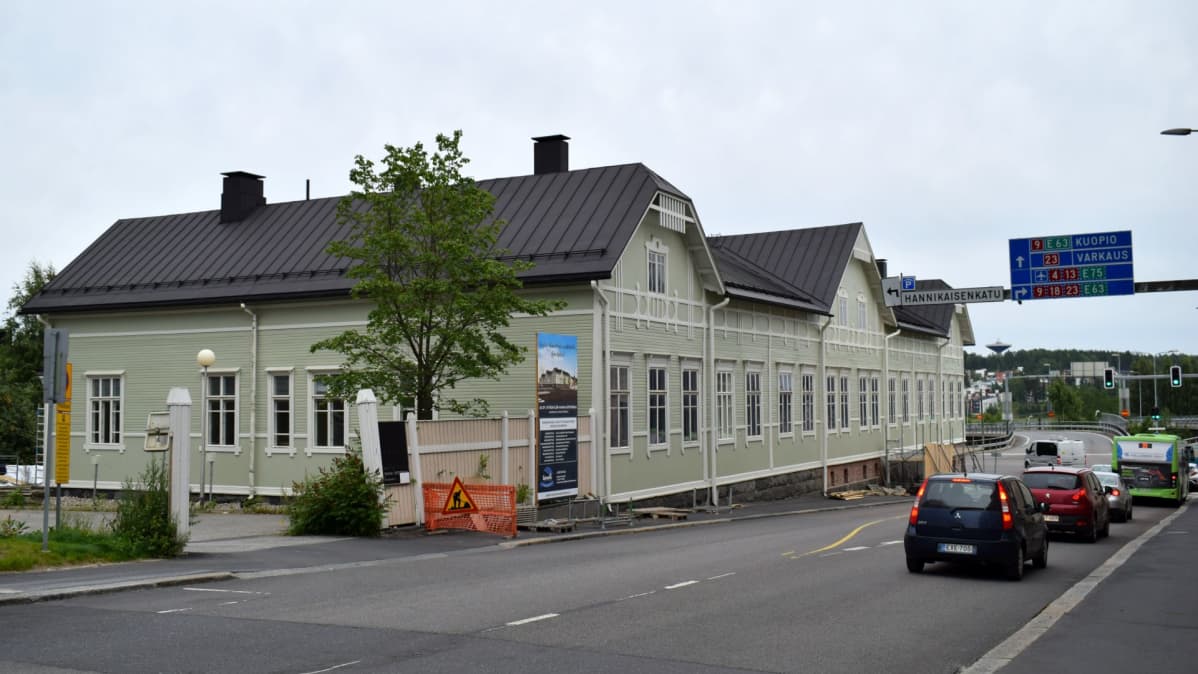 Ortopediasairaalasta tuli ensin kokous- ja toimsitorakennus. Nyt puutalo uudistuu asunnoiksi.