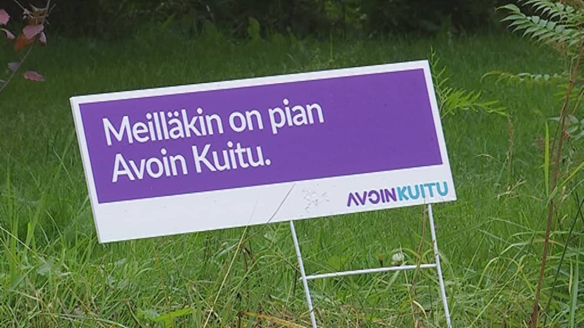 Kyläverkot käyttävät Avoin kuitu valokuituverkkoa.