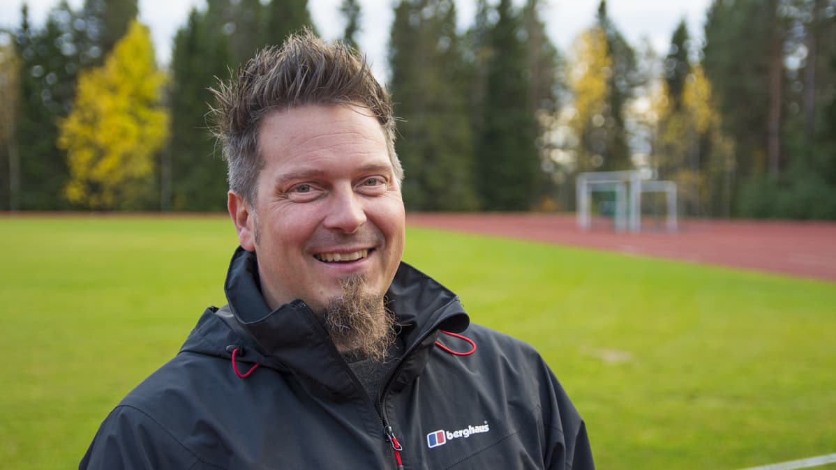 Suomussalmen Pallon juniorijalkapallovalmentaja Ville Vainio