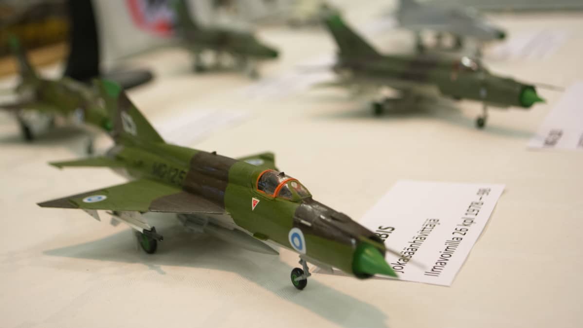 MiG-21 bis -hävittäjän pienoismalli