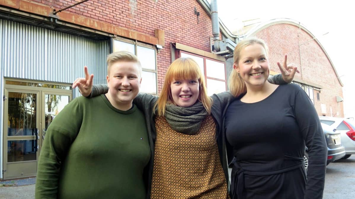 Virgofanit Liisa Mäkisalo, Veera Kiretti ja Laura Valkiala
