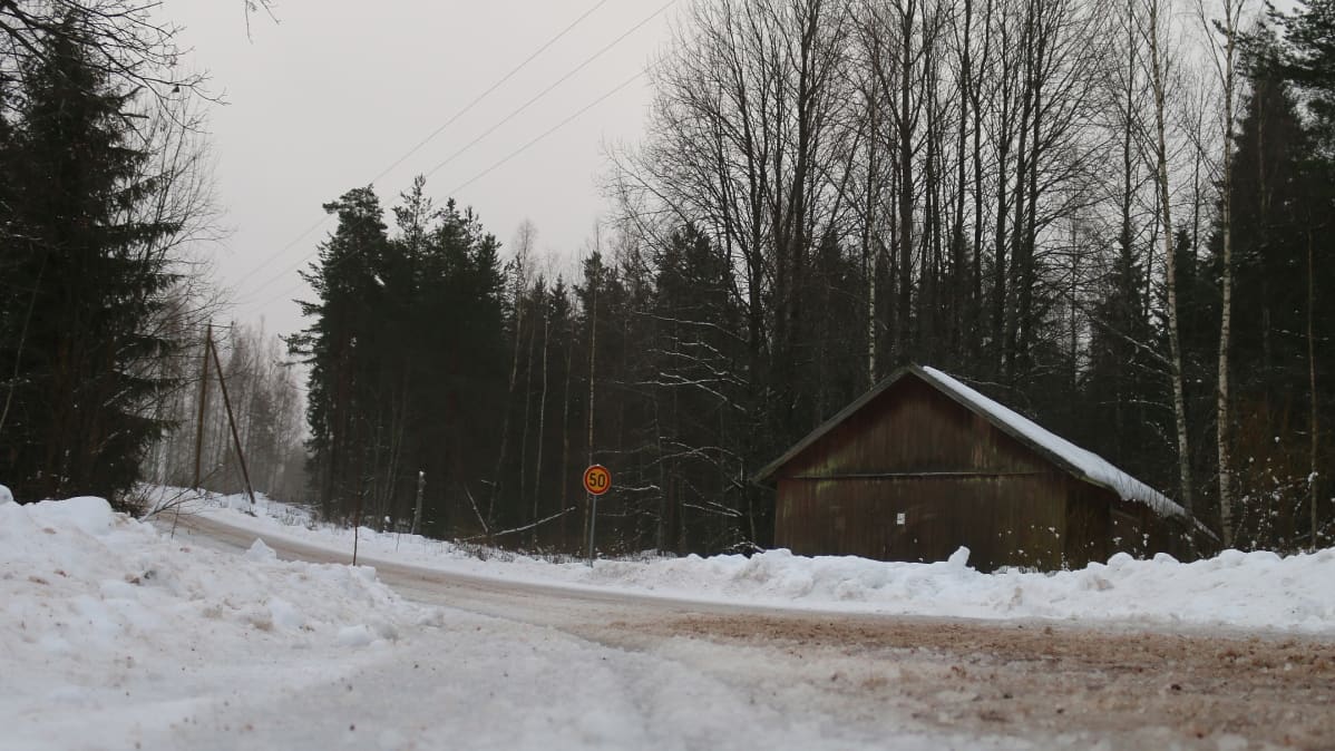 talvinen tiemaisema, sivutie, yksityistie, lato, viidenkympin nopeusrajoitus, sohjoinen tienpinta, Siikaniementie, Jaala, Kouvola