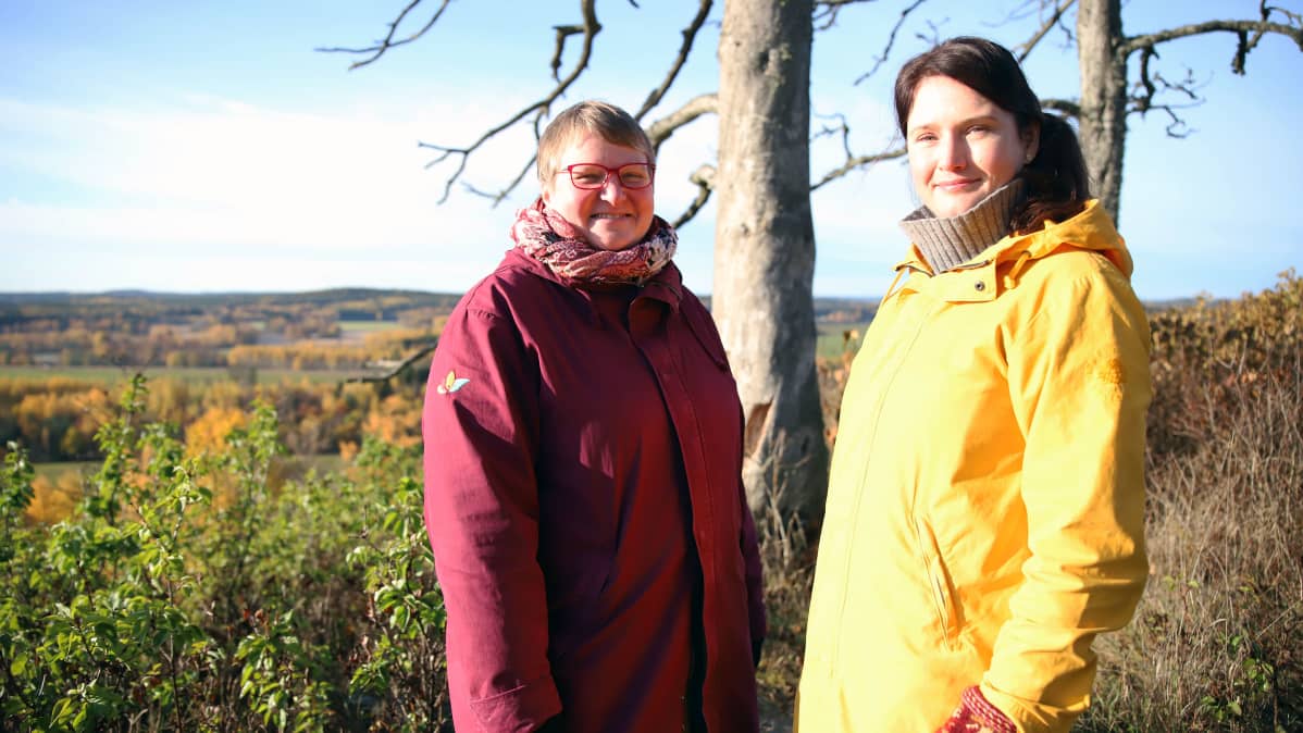 Kaksi naista Auli Hirvonen ja Katriina Koski, maisema-asiantuntijoita