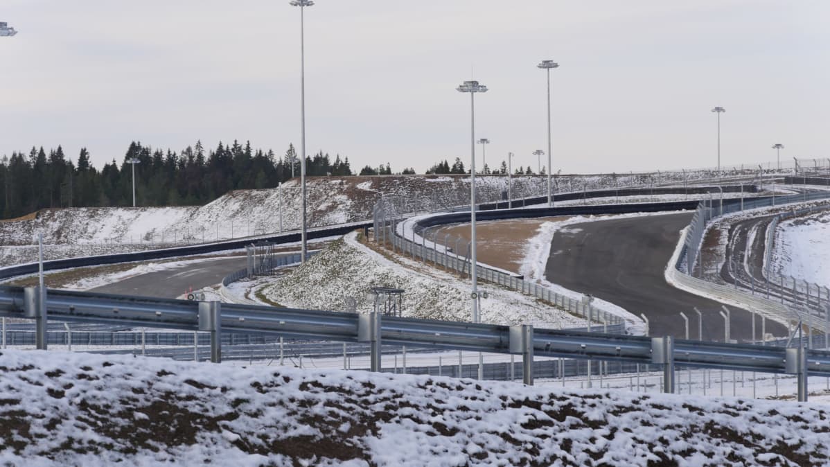 Igora Drive Karjalankannaksella. Näkymä moottoriradan mutkista.