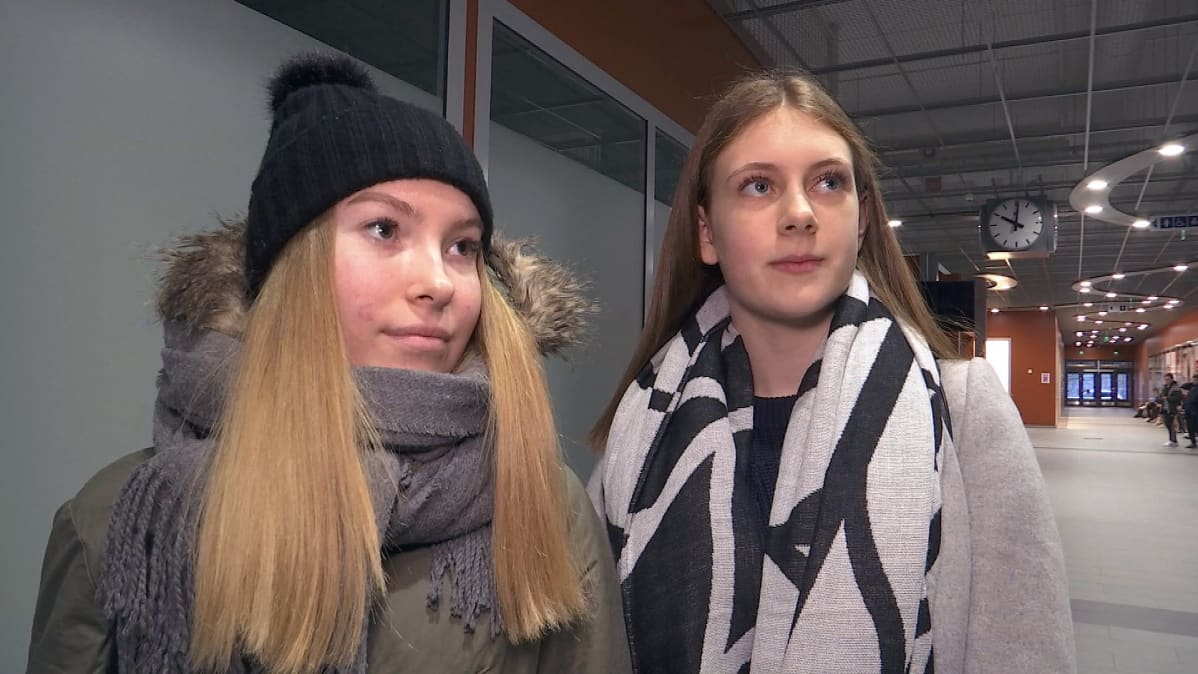 Aino Roos ja Elina Grudinschi
