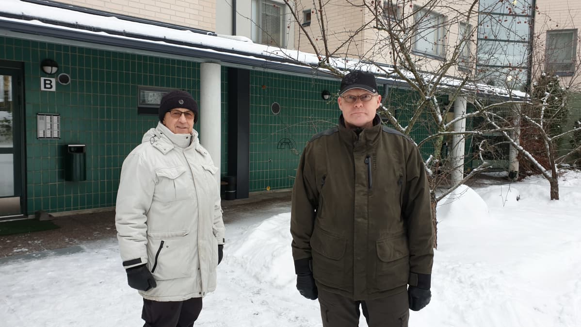 Asunto Oy Lappeenrannan Kotivalkaman hallituksen jäsen Vesa Tikkanen ja hallituksen puheenjohtaja Tapio Saarelainen