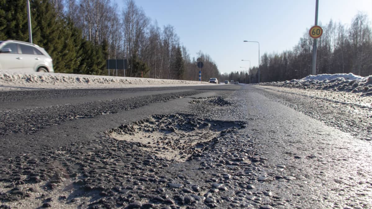 reikä maantiessä