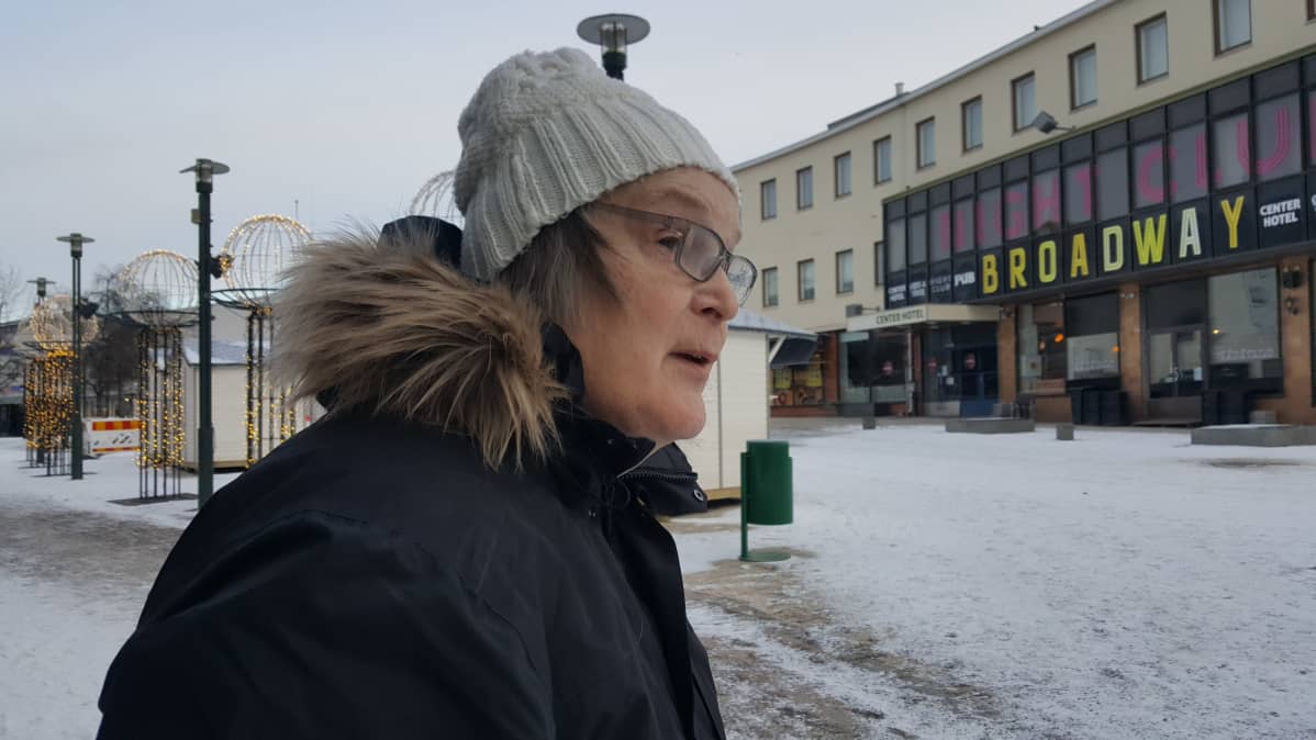 Marja-Sisko Aalto Imatran kavelykadulla