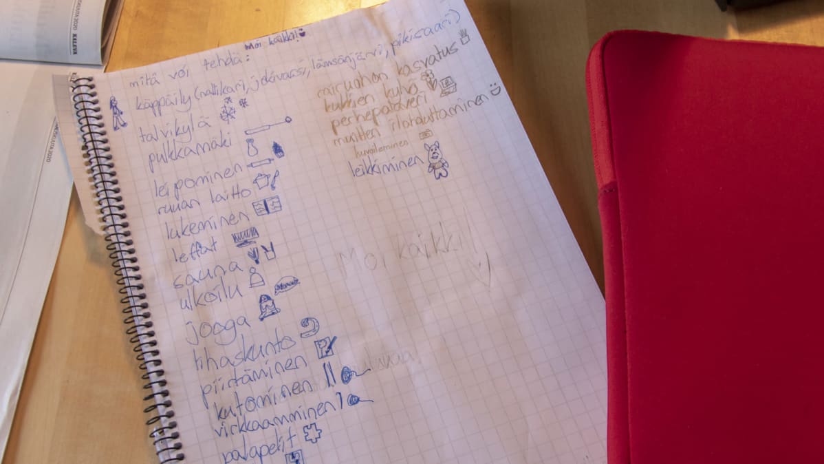 lapsen tekemä lista tekemisistä kotioloissa koronaviruksen aikana