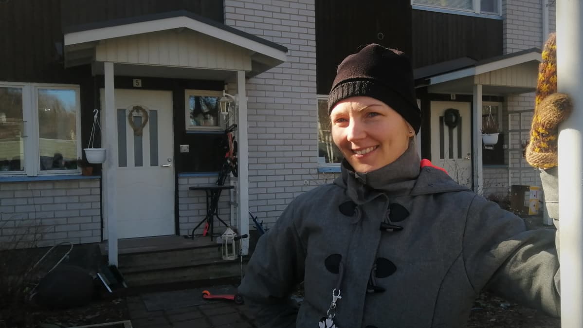 Iida Halme on opettajana tokaluokkalaiselleen ja hoitaa samalla 5- ja 2-vuotiaat lapset