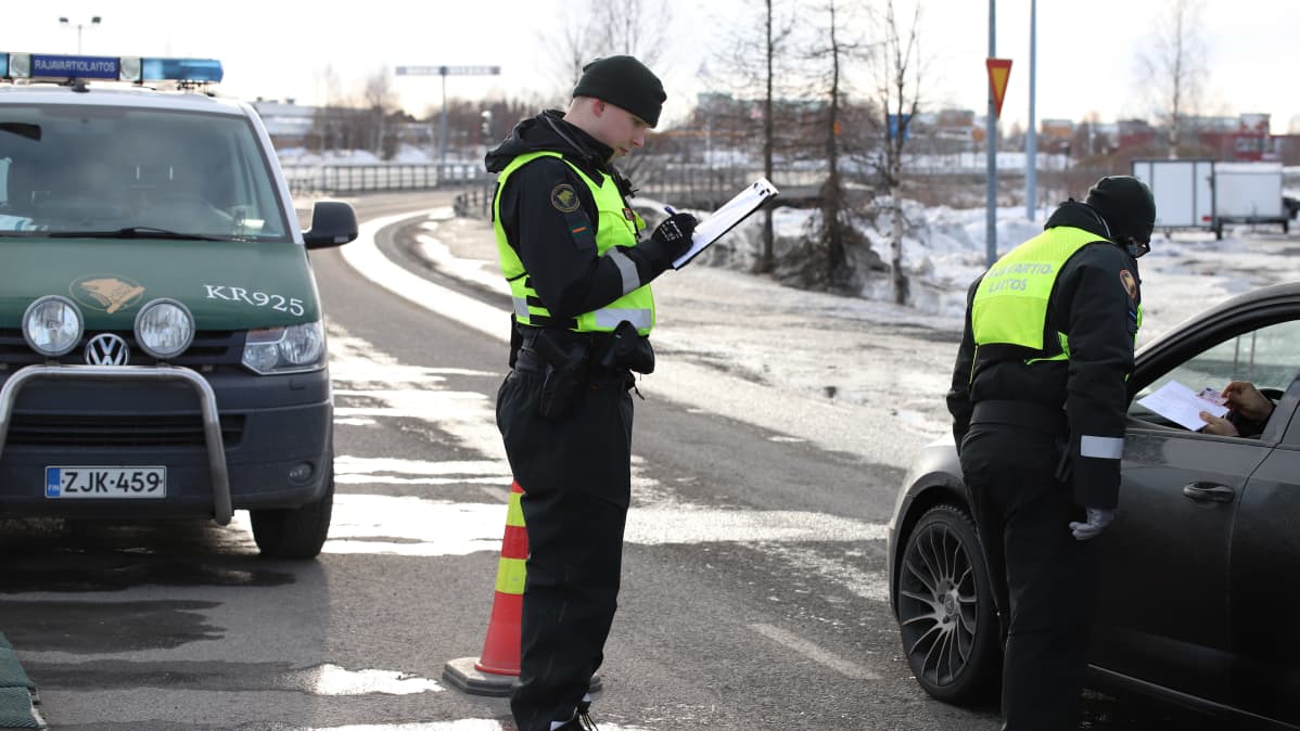 Rajavartiolaitos suorittaa rajatarkastuksia Torniossa