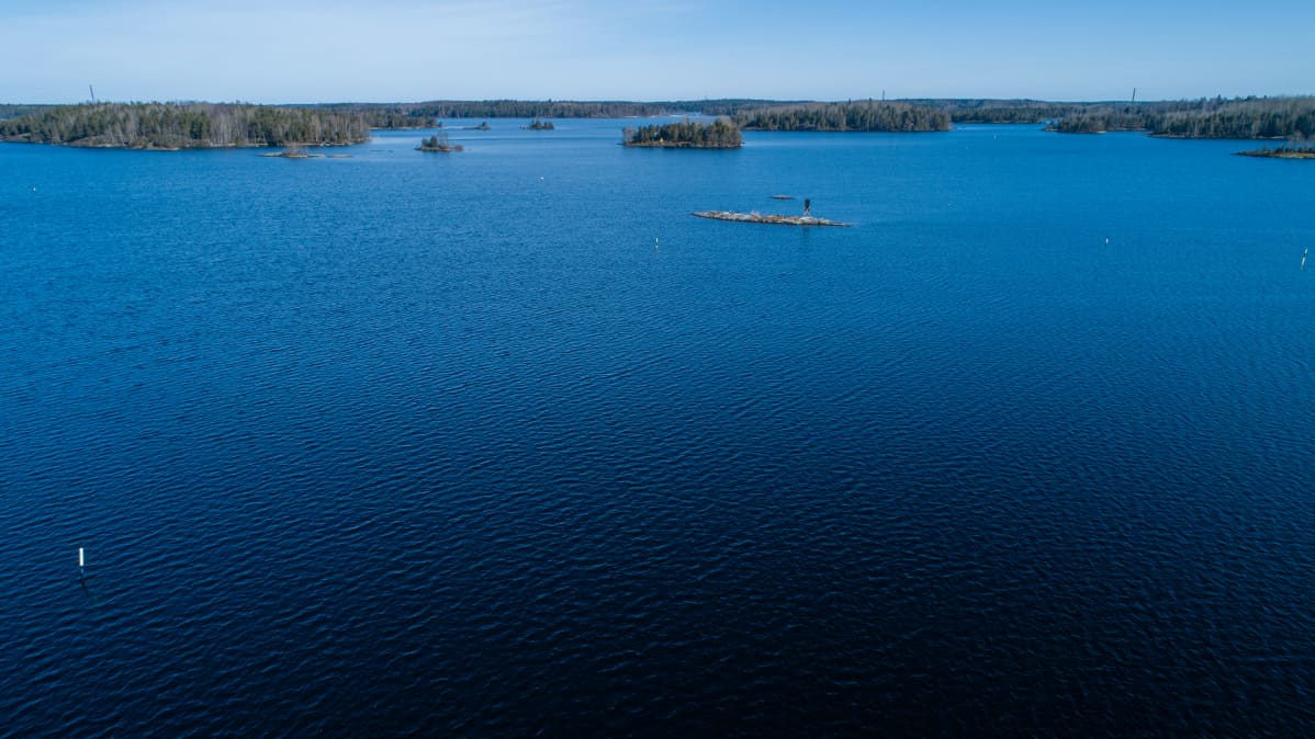Näkymä keväiselle Saimaalle Lappeenrannan sataman kohdalta.