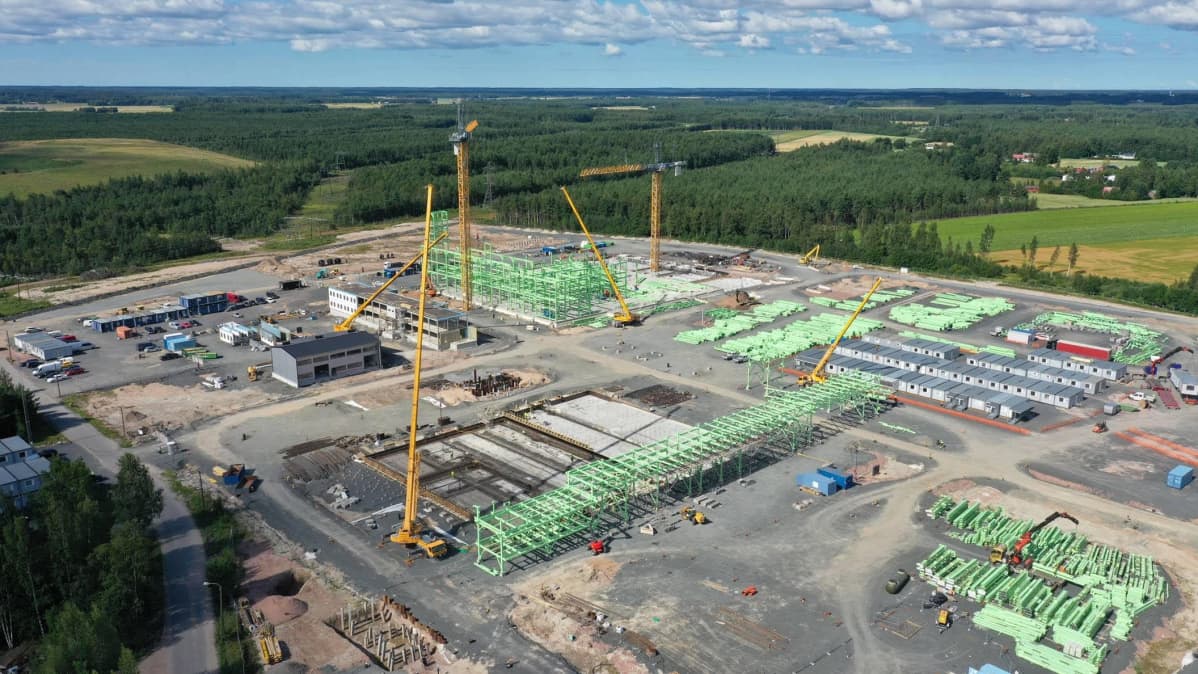 Harjavallan tehtaan rakennustyömaata kesällä 2020.