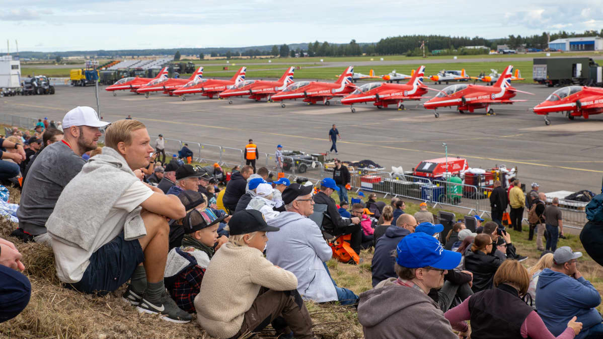 Yleisöä Kauhavan Airshowssa 29.8.2020