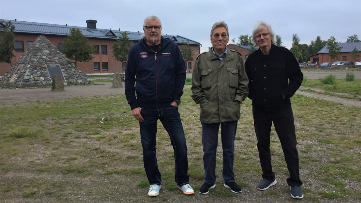 Lappeenrantalaiset Matti Rajantie, Kile Kakkola ja Olli "Weltsu" Kylliäinen Rakuunamäellä.