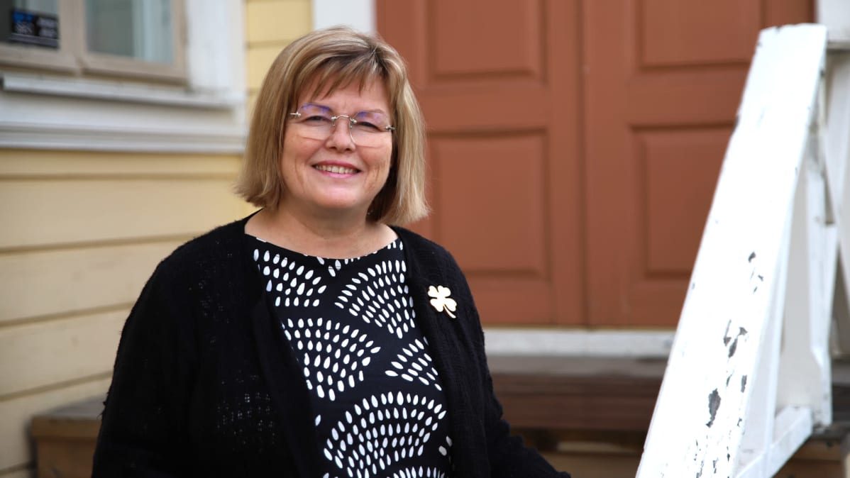 Katri Kulmunin kampanjapäällikkö Tuija Palosaari.
