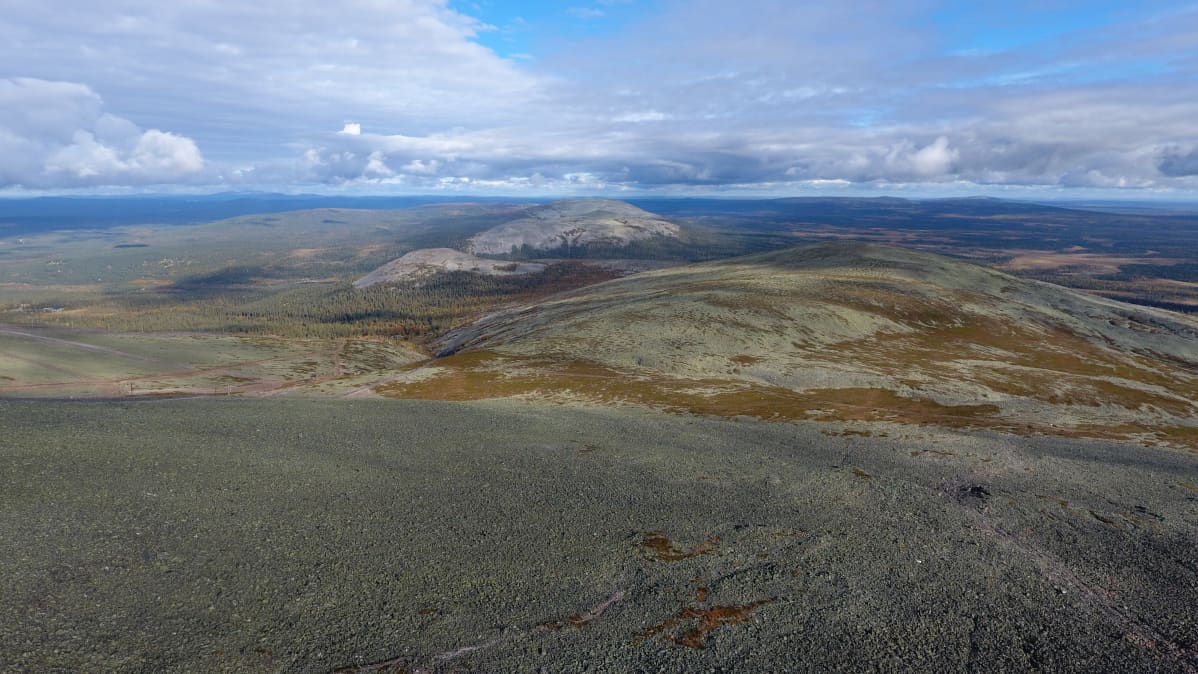 dronekuva Ylläkseltä ruska-aikaan