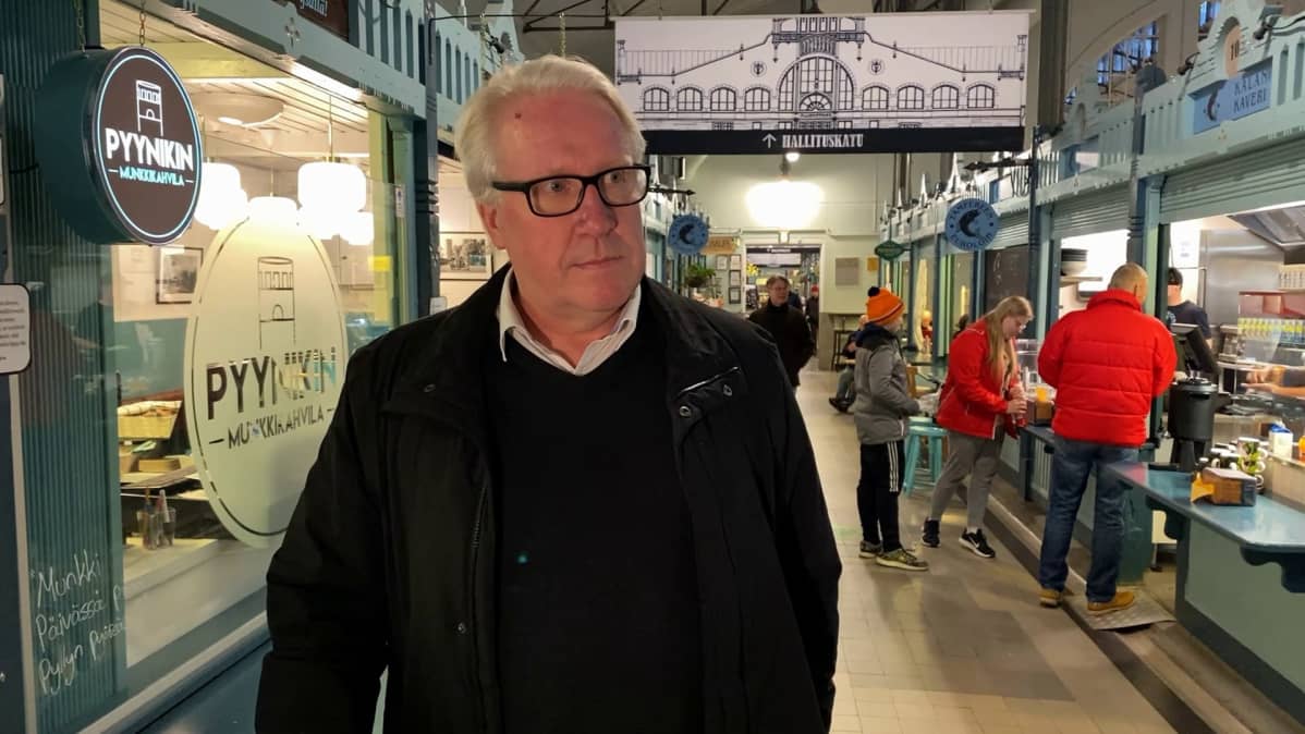 Veikko Vallin Tampereen kauppahallissa