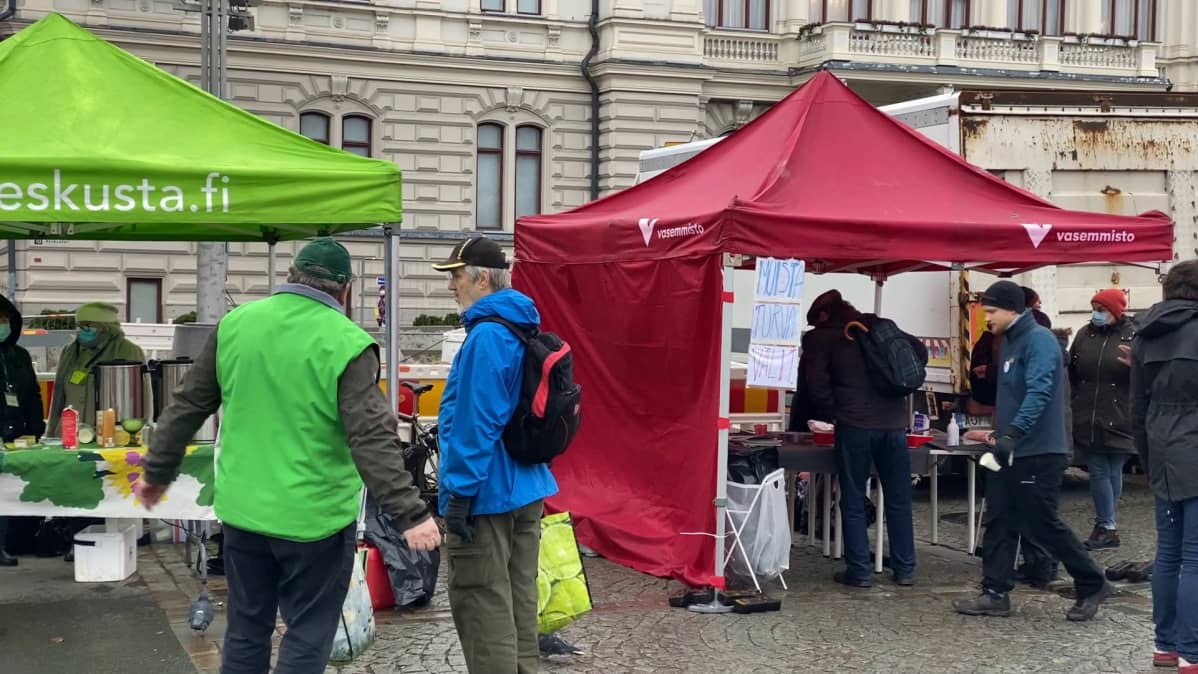 Vaalitelttoja Tampereen Keskustorilla