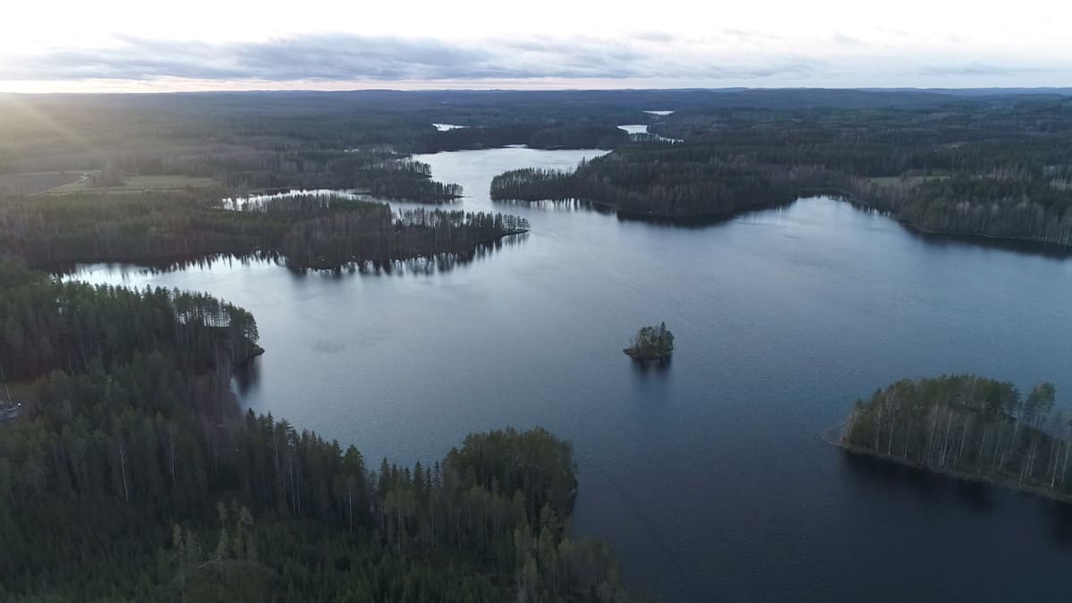 Ilmakuvaa Rautalammin eteläpuolelta Pieni-Myhi järveltä.