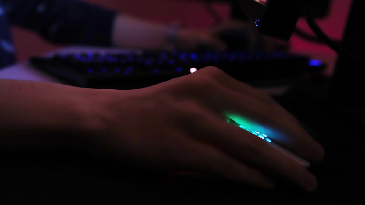 Joona Alatörmäsen hiiri ja näppäimistö jolla pelaa