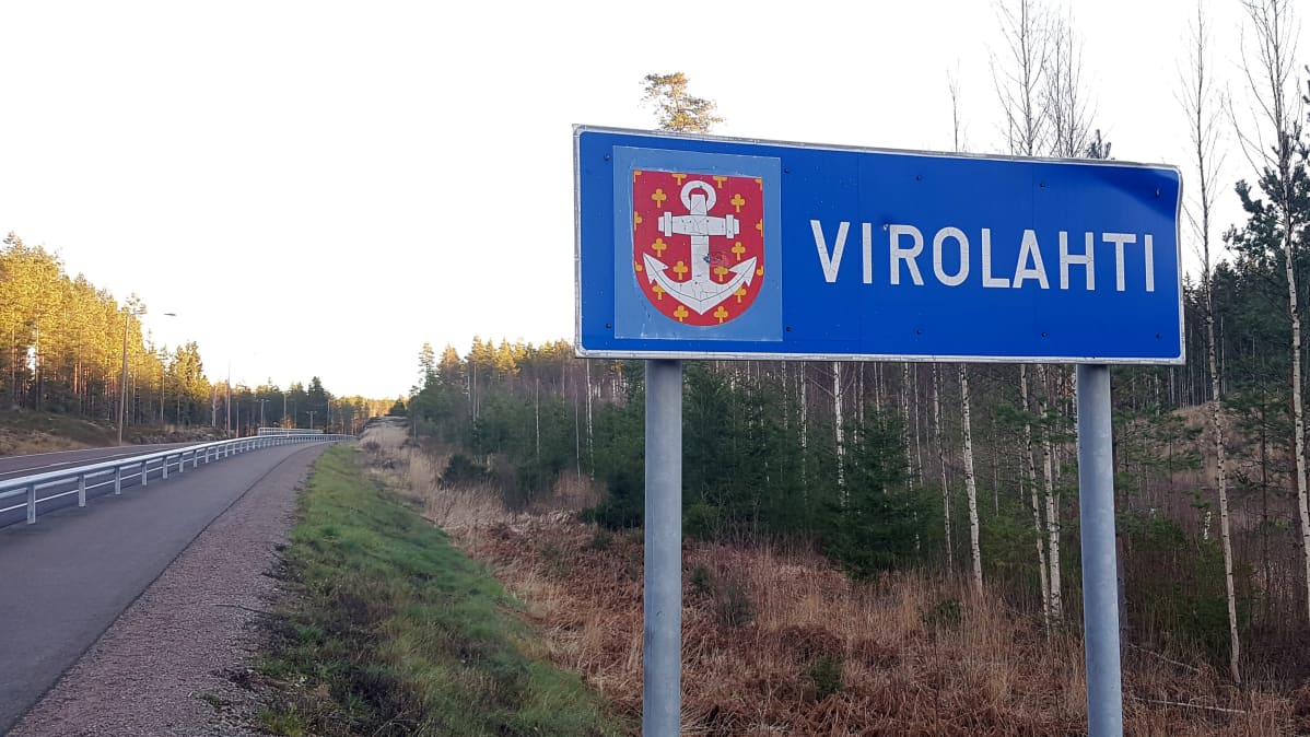 Virolahti-kyltti kunnan rajalla