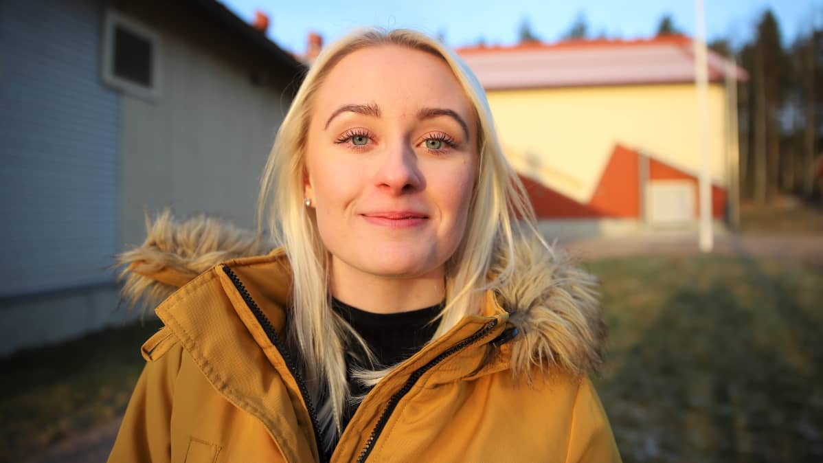 Sanna Lehtinen asuu Vuolenkoskella Iitissä
