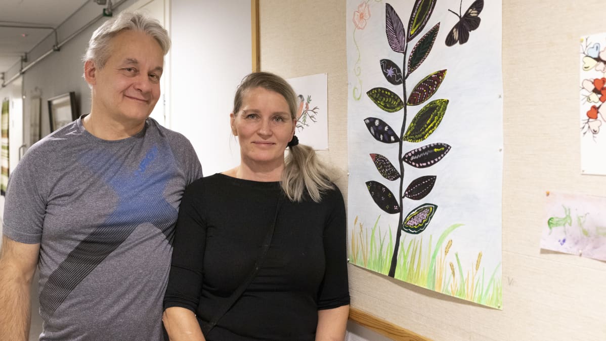 yrittäjät Irja Kuismin ja Kai Salminen työpaikallaan perhekoti Rauhalassa