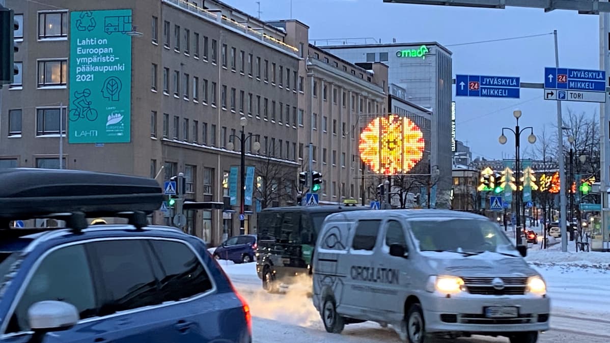 Lahden keskustan liikennettä