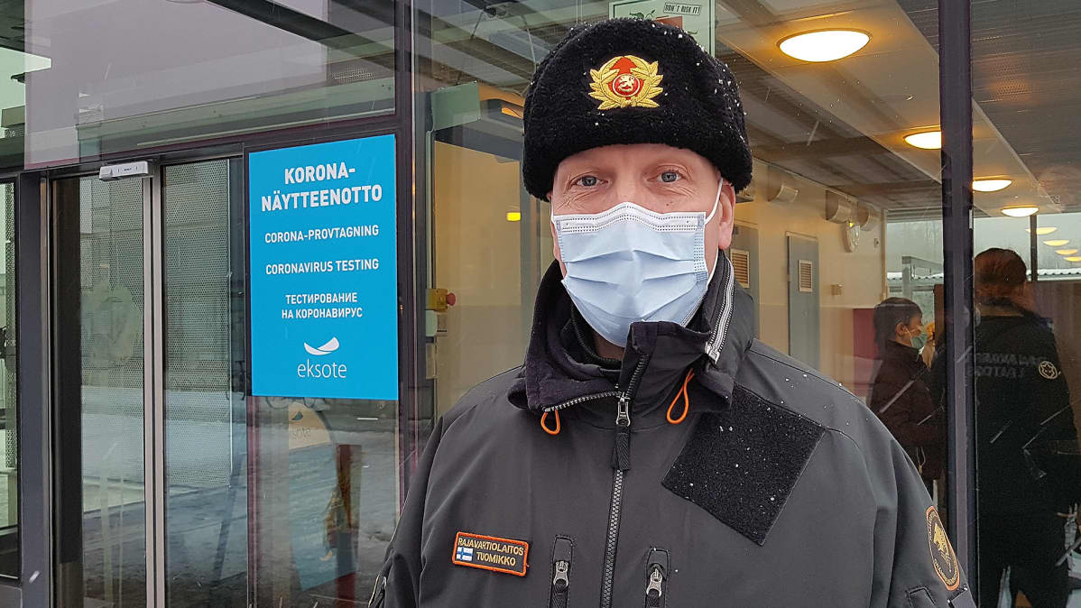 Nuijamaan rajatarkastusaseman päällikkö Ilkka Tuomikko