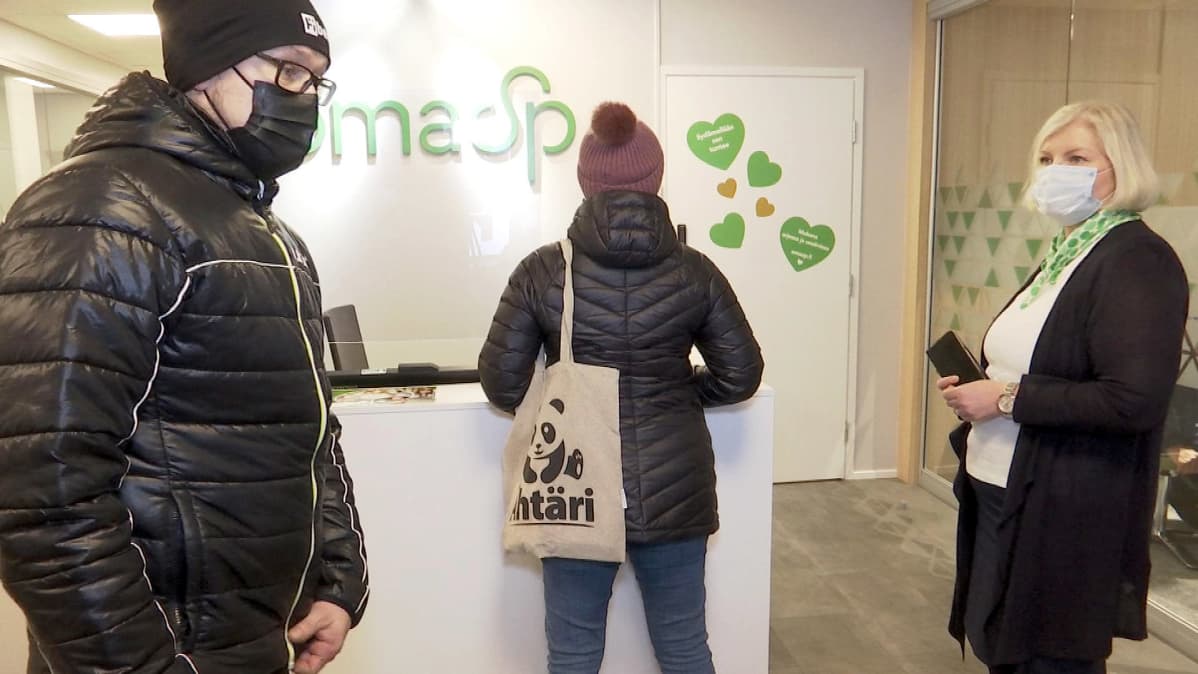 Yleiskuvaa Ähtärin Oma Säästöpankista.