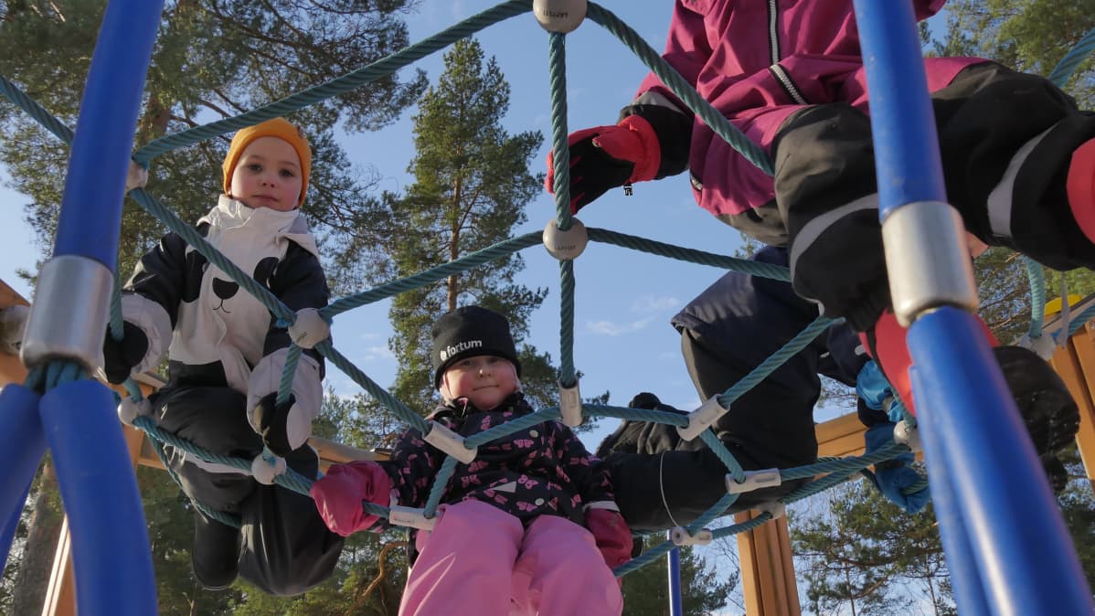 Lapsia päiväkoti Majakan pihalla