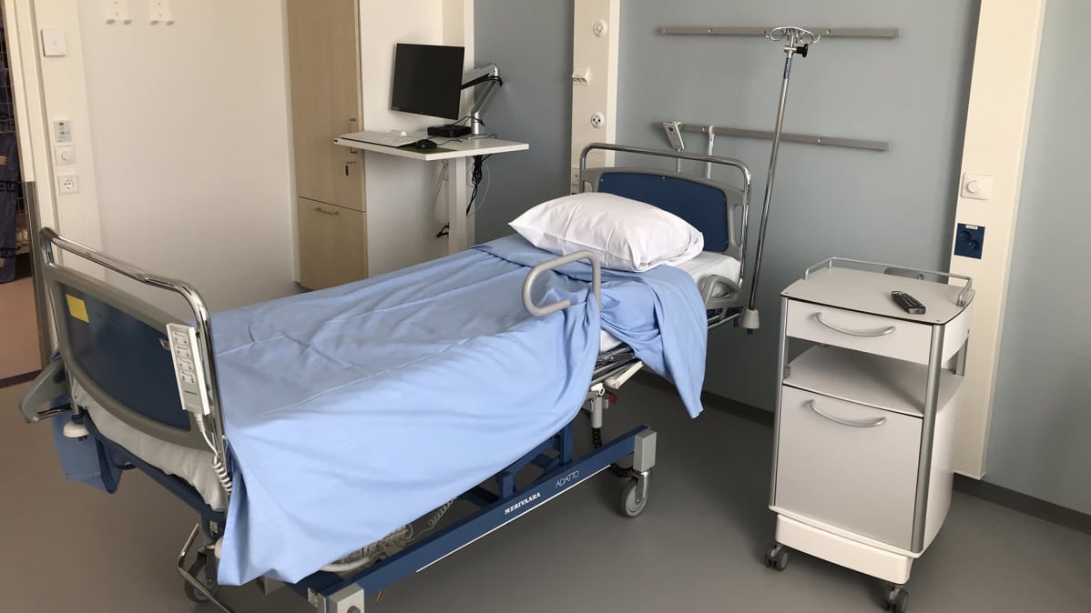 Potilashuone Varkauden sote-keskuksessa.
