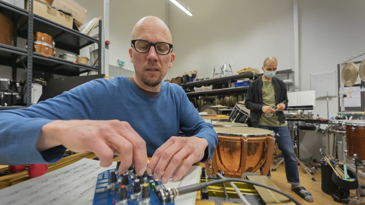 Säveltäjä Antti Auvinen esittelee boardchirperia