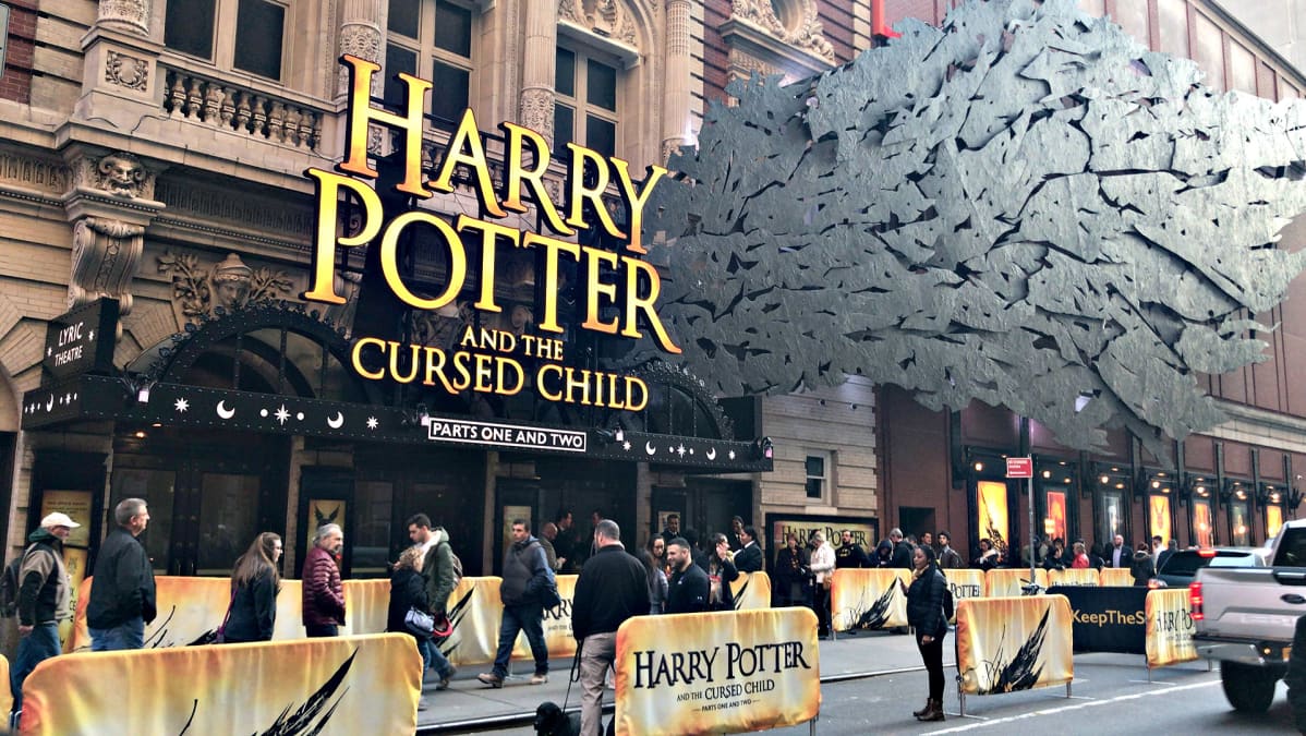 Harry Potter teatteriesityksen mainos Broadwayllä.