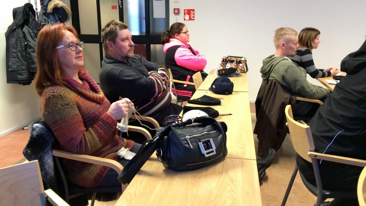 Rautavaaralaiset lypsykarjatilalliset Merja ja Risto Pursiainen osallistuivat Faban Nurmeksessa järjestämään Alkiopäivään maanantaina.