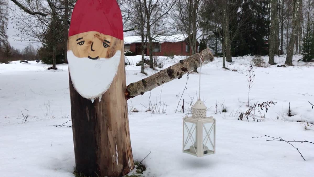 Pölkkytonttu tienhaarassa 1