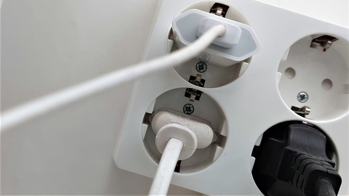 The picture shows a four-part socket