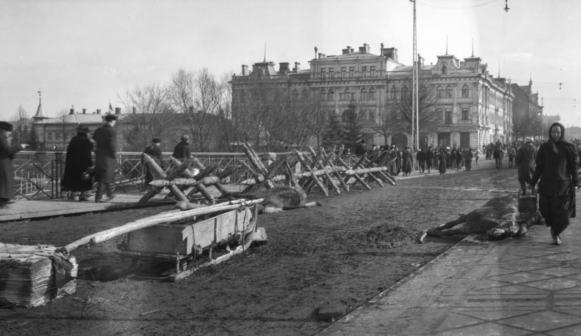 Hämeensilta Tampereen valtauksen jälkeen.