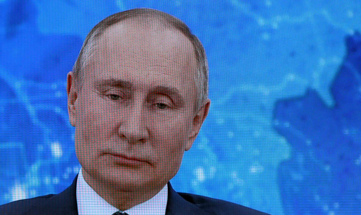 Vladimir Putinin lähikuva näytöllä.