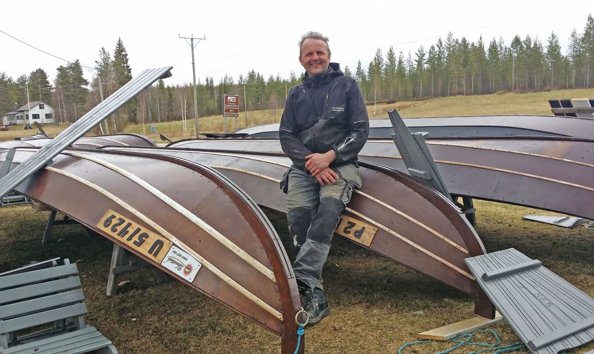 Lohiveneitä Tornionjoen rannassa, Petri Uusitalo.