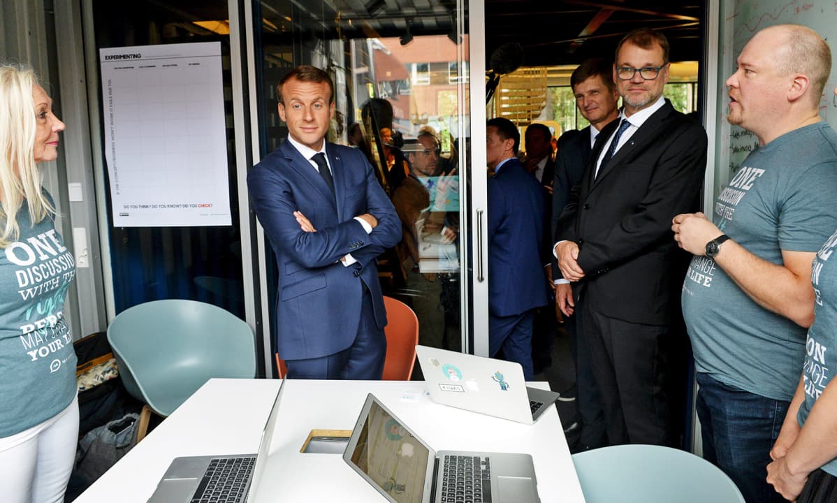Emmanuel Macron ja Juha Sipilä tapaavat opiskelijoita.