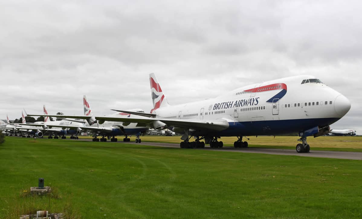 British Airwaysin koneita odottamassa romutusta Cotswoldin kentällä