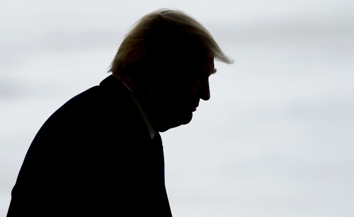 Donald Trumpin siluetti.